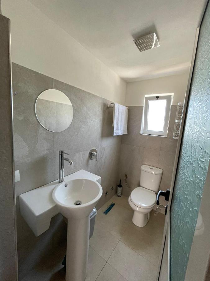 Guest Rooms Arbri Vlorë 外观 照片