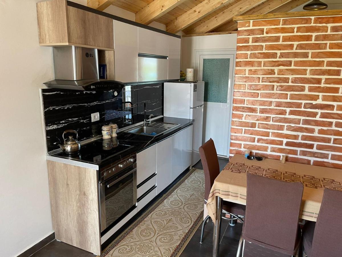 Guest Rooms Arbri Vlorë 外观 照片