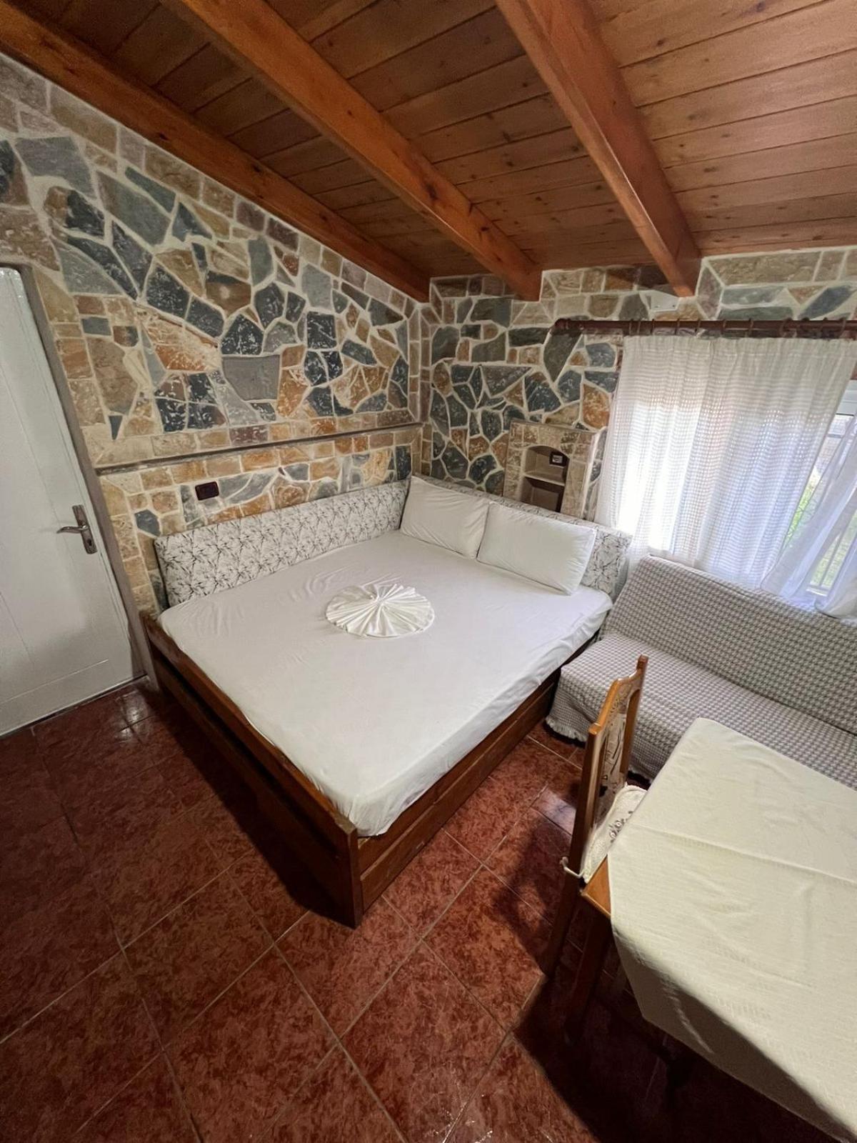 Guest Rooms Arbri Vlorë 外观 照片