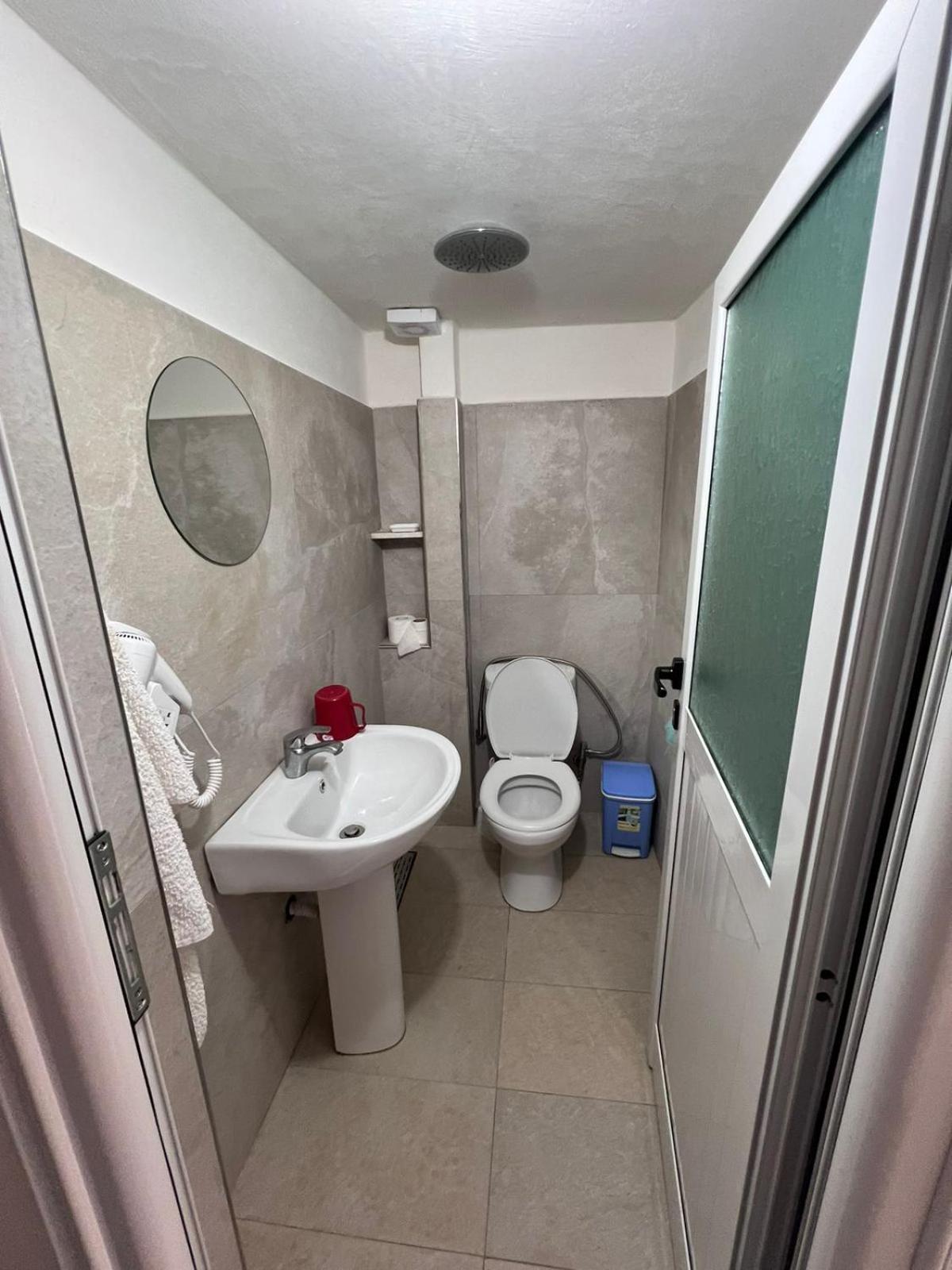 Guest Rooms Arbri Vlorë 外观 照片