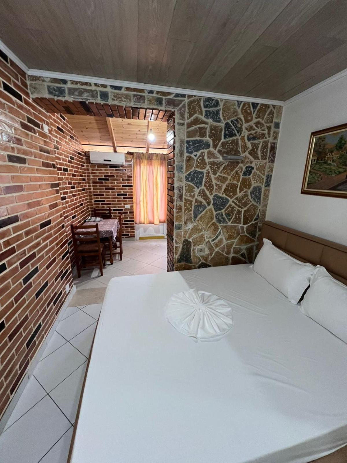 Guest Rooms Arbri Vlorë 外观 照片