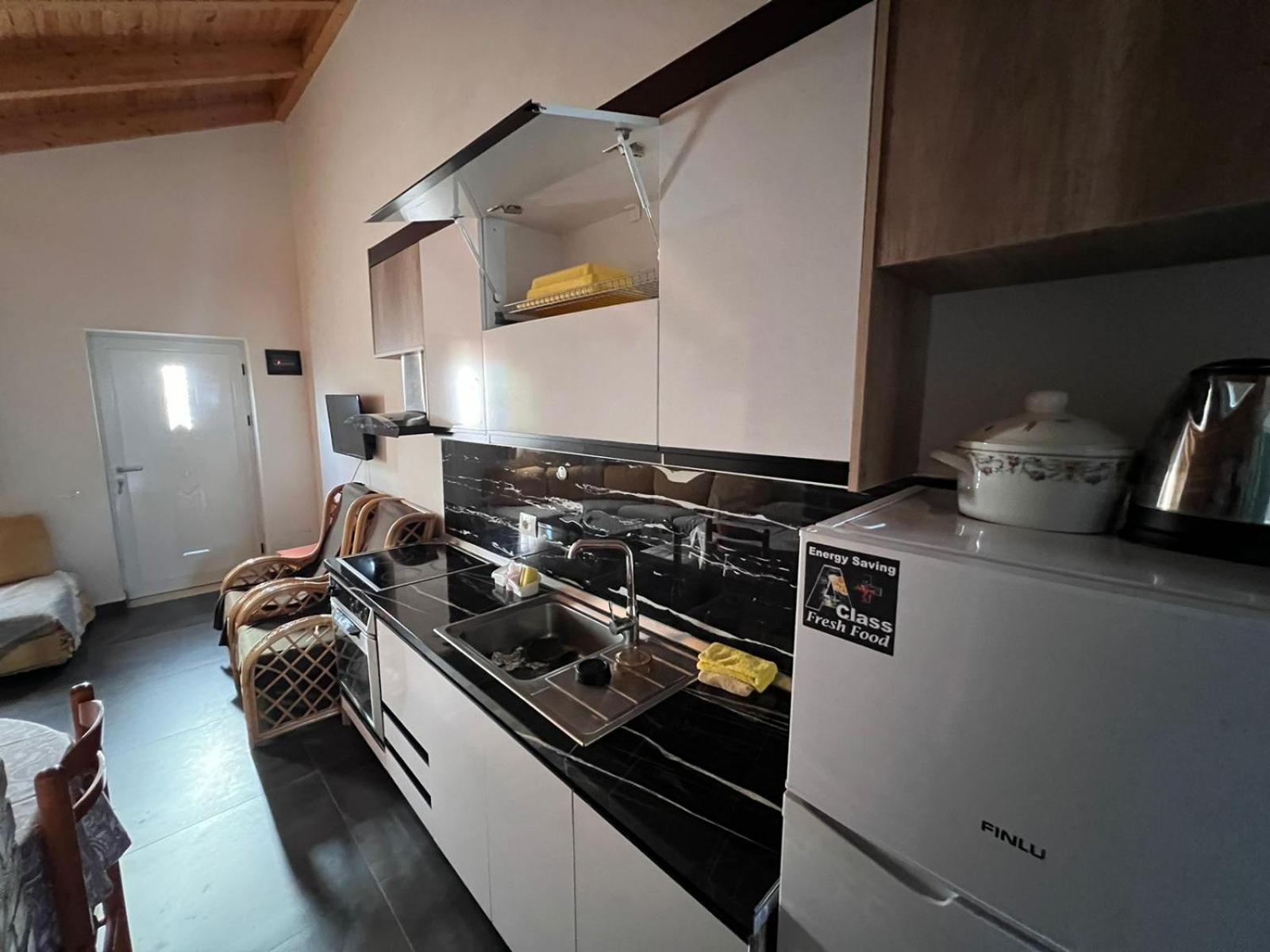 Guest Rooms Arbri Vlorë 外观 照片