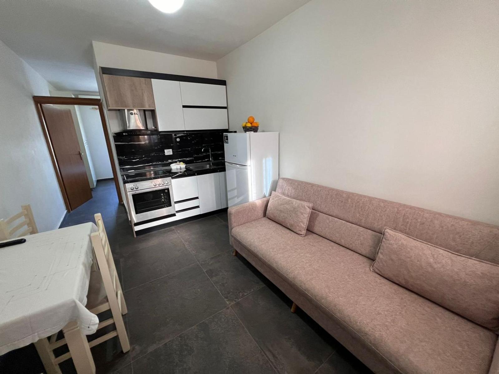 Guest Rooms Arbri Vlorë 外观 照片