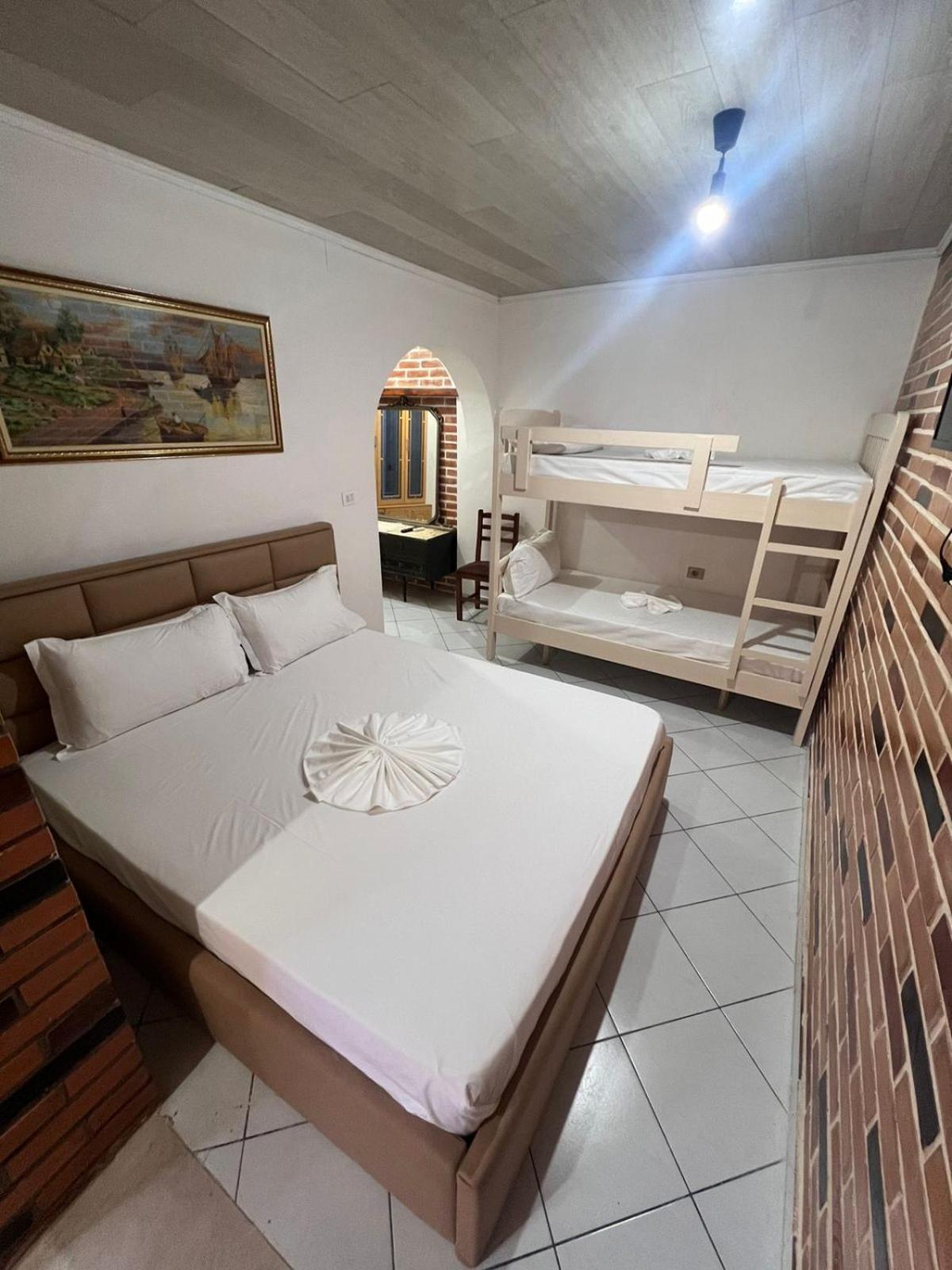 Guest Rooms Arbri Vlorë 外观 照片