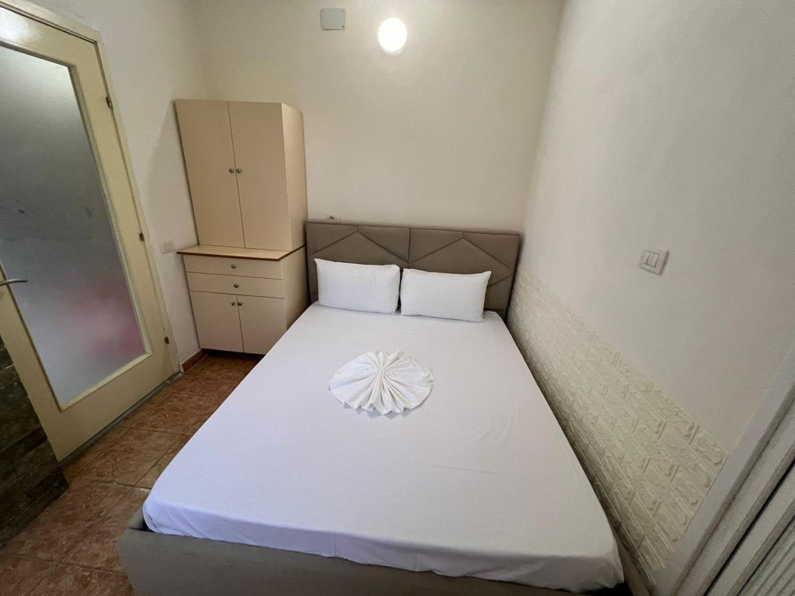 Guest Rooms Arbri Vlorë 外观 照片