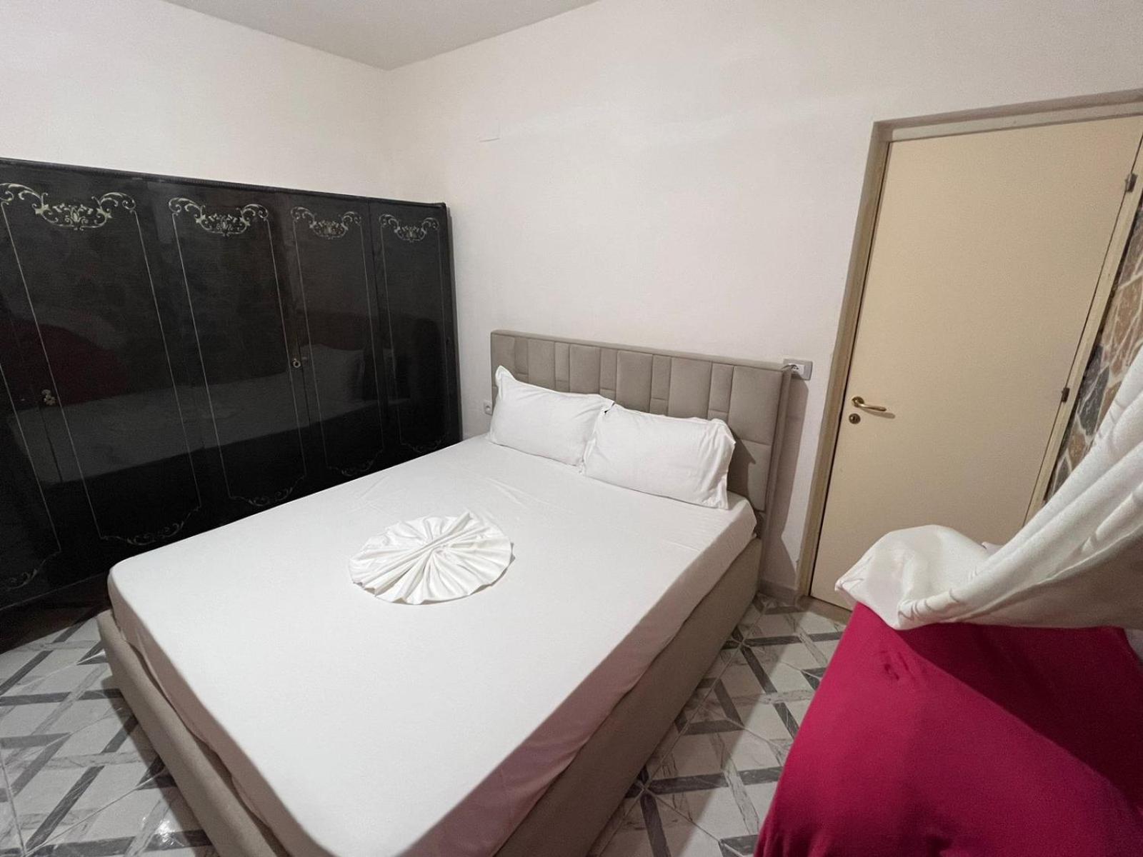 Guest Rooms Arbri Vlorë 外观 照片