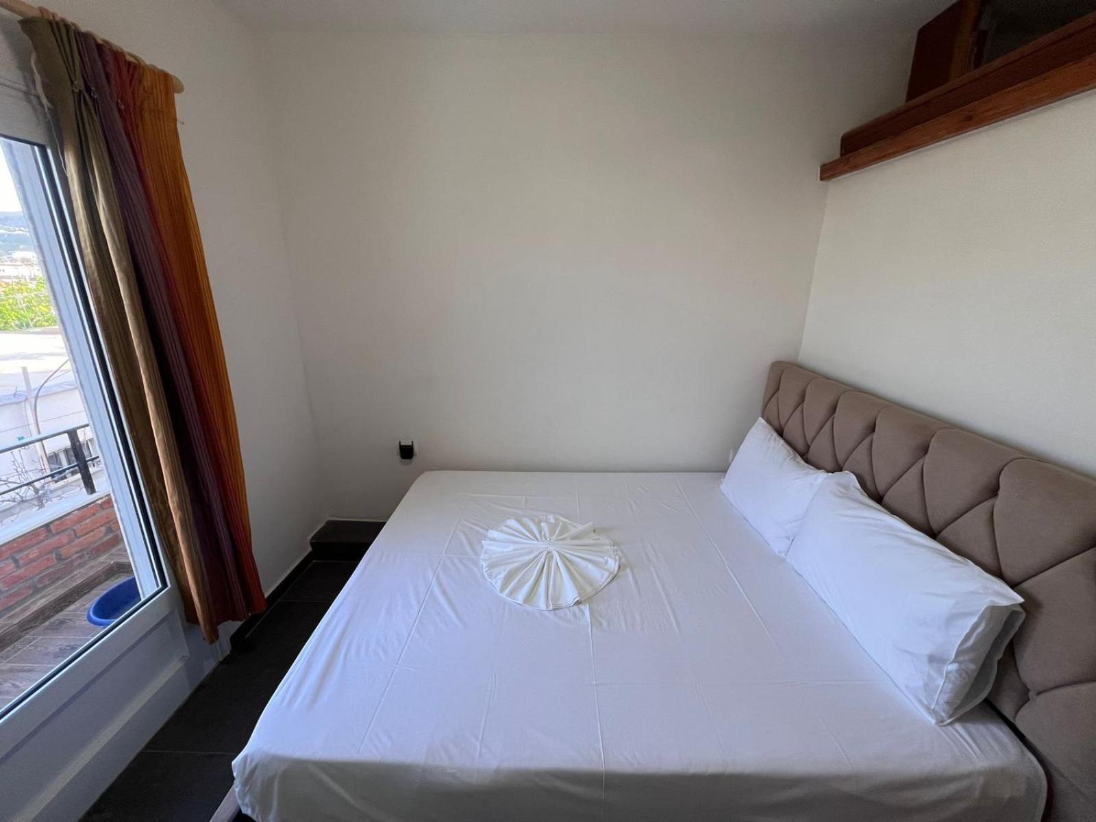Guest Rooms Arbri Vlorë 外观 照片