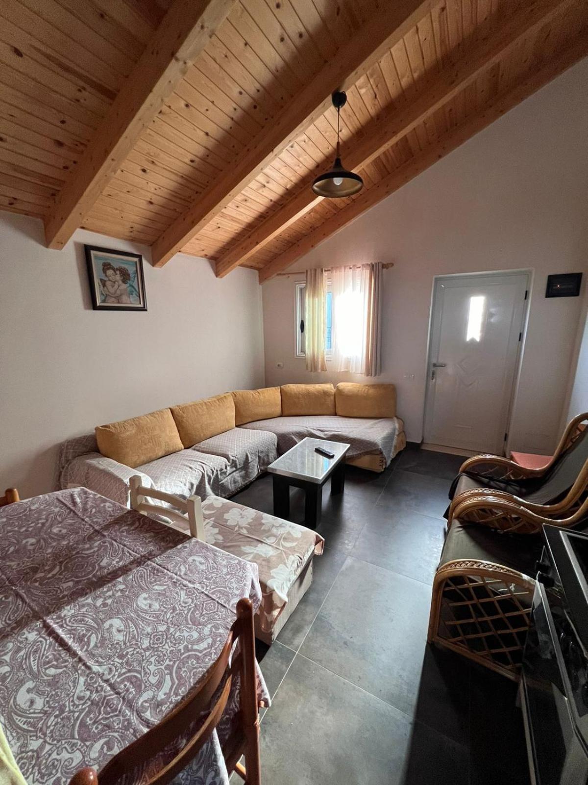 Guest Rooms Arbri Vlorë 外观 照片