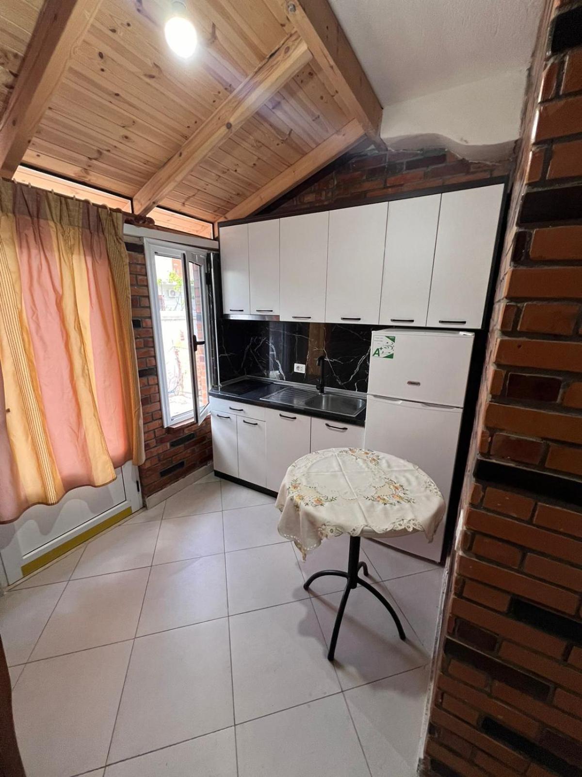 Guest Rooms Arbri Vlorë 外观 照片