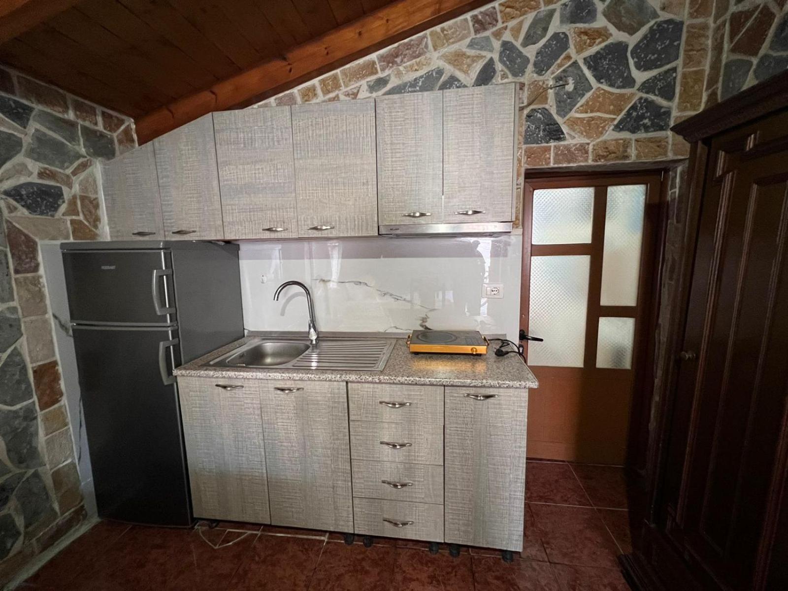 Guest Rooms Arbri Vlorë 外观 照片