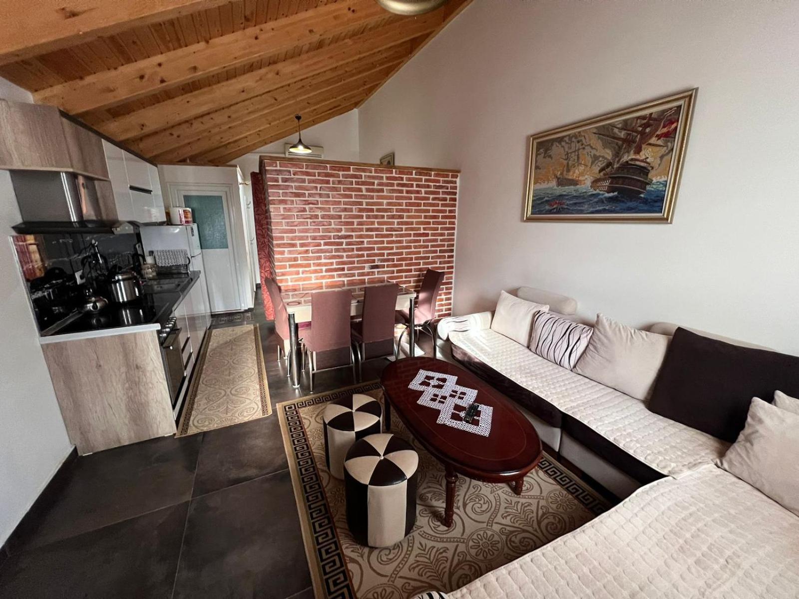 Guest Rooms Arbri Vlorë 外观 照片