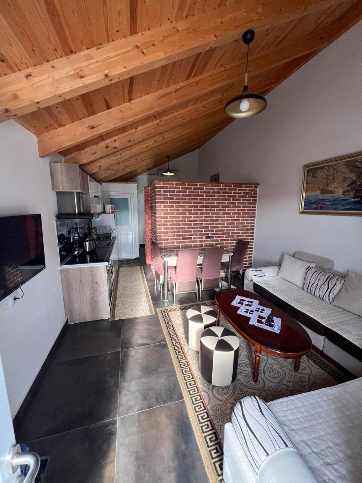 Guest Rooms Arbri Vlorë 外观 照片