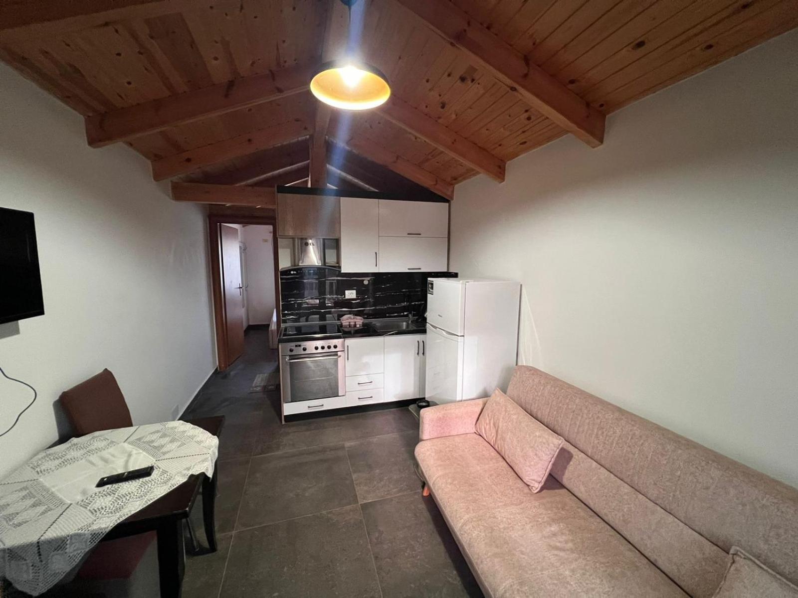 Guest Rooms Arbri Vlorë 外观 照片
