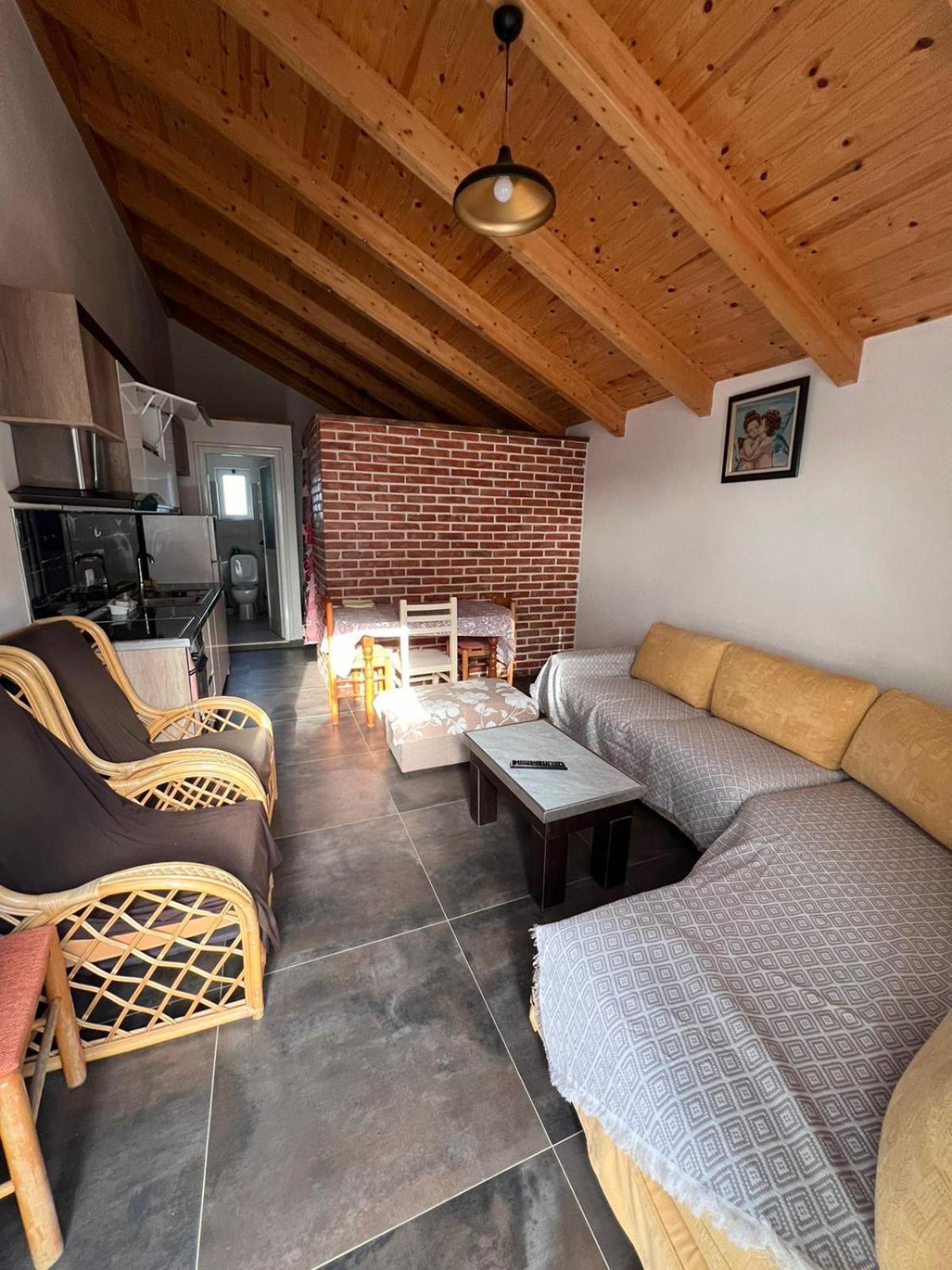 Guest Rooms Arbri Vlorë 外观 照片