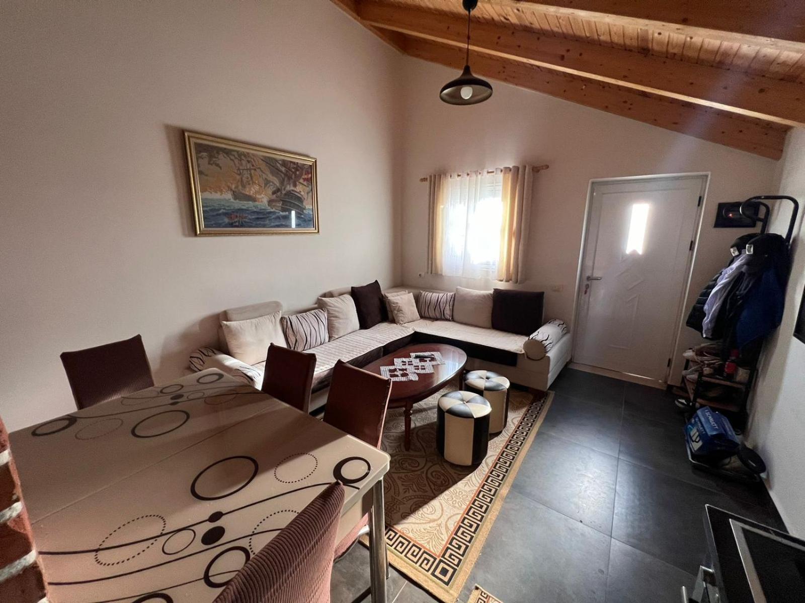 Guest Rooms Arbri Vlorë 外观 照片