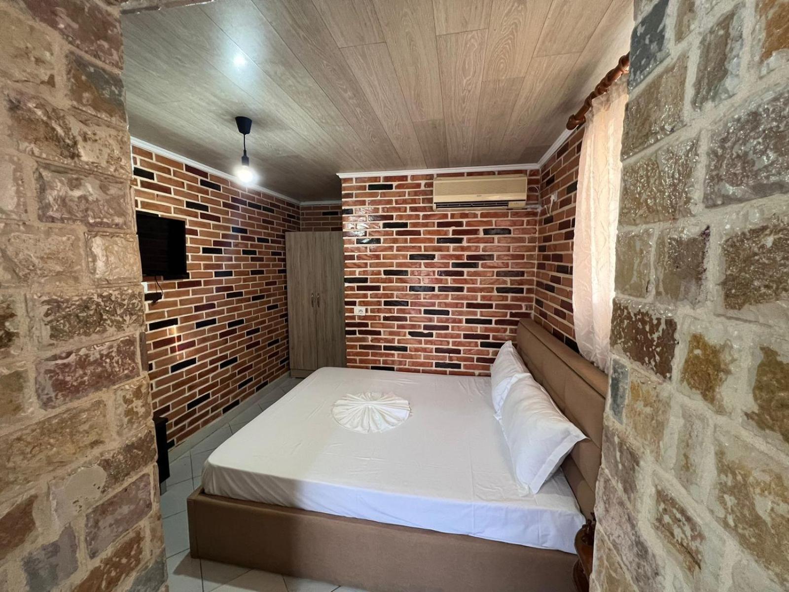 Guest Rooms Arbri Vlorë 外观 照片