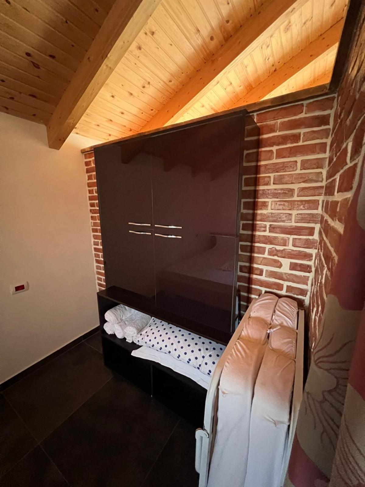 Guest Rooms Arbri Vlorë 外观 照片