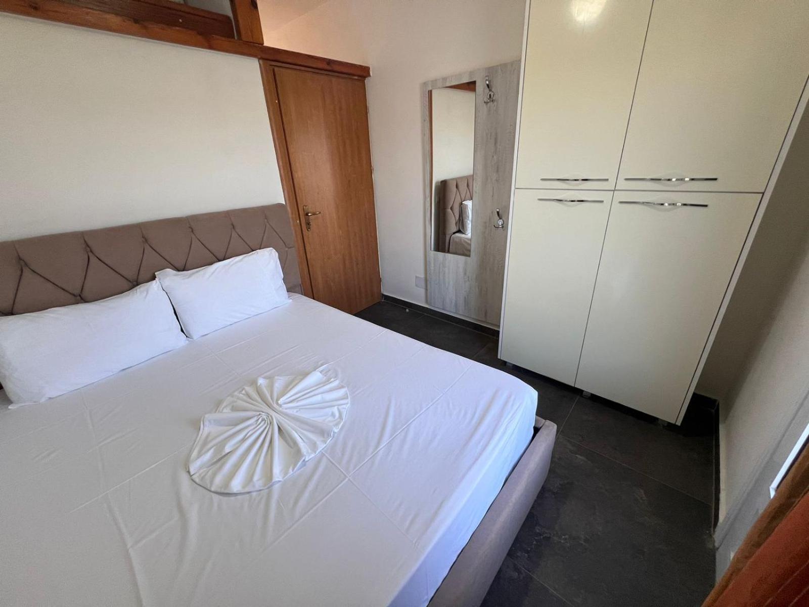 Guest Rooms Arbri Vlorë 外观 照片