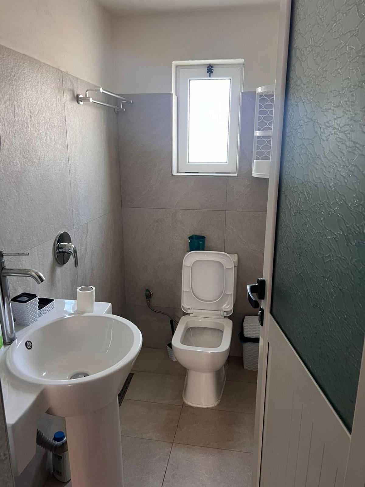 Guest Rooms Arbri Vlorë 外观 照片